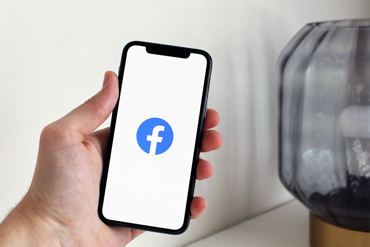 Meist phone, mobile, facebook, app, telephone, social media, smartphone, technology, digital, communication, facebook, facebook, facebook, facebook, facebook, social media, social media